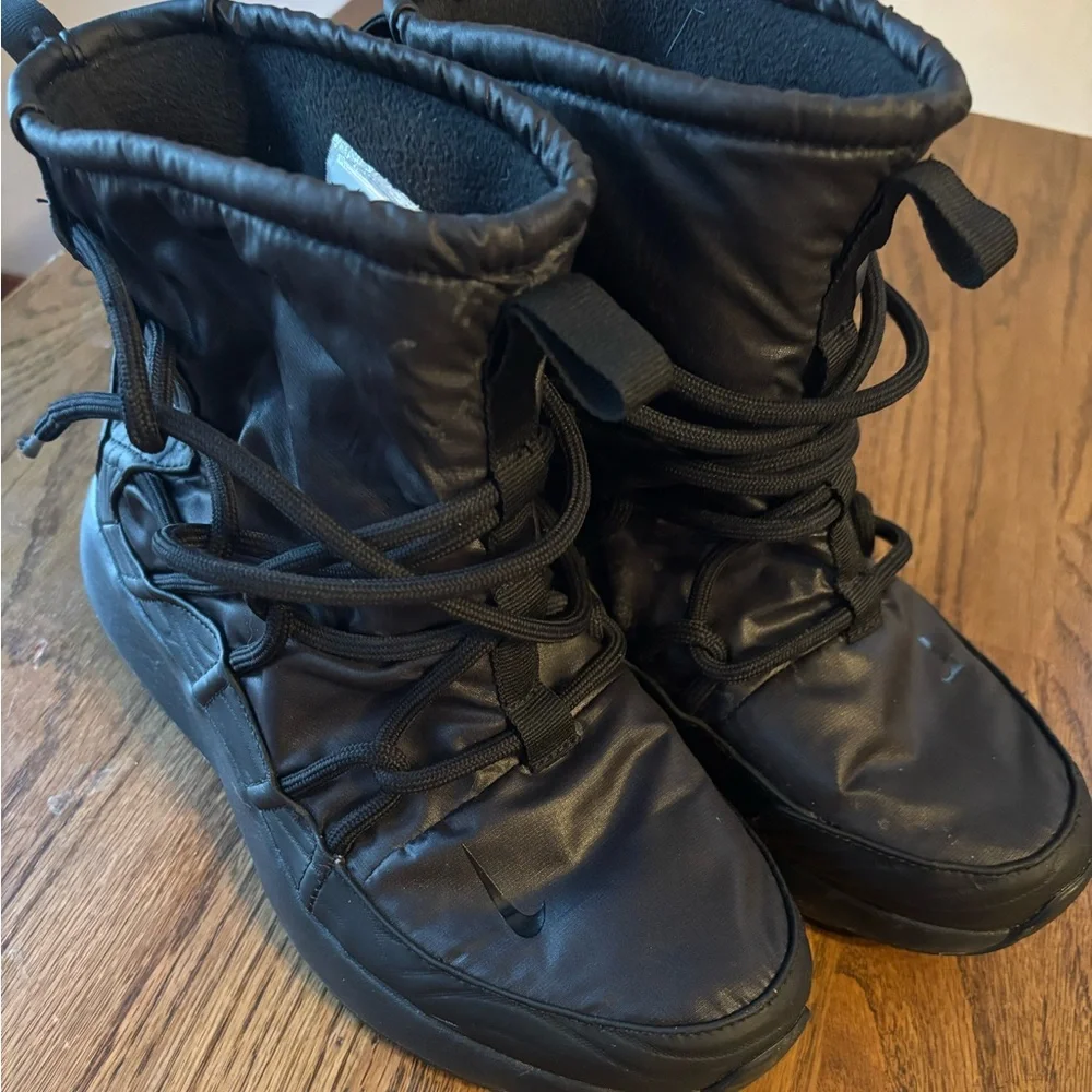 Nike woman’s Tanjum High Rise triple black boots size 9 EUC! - Picture 1 of 6